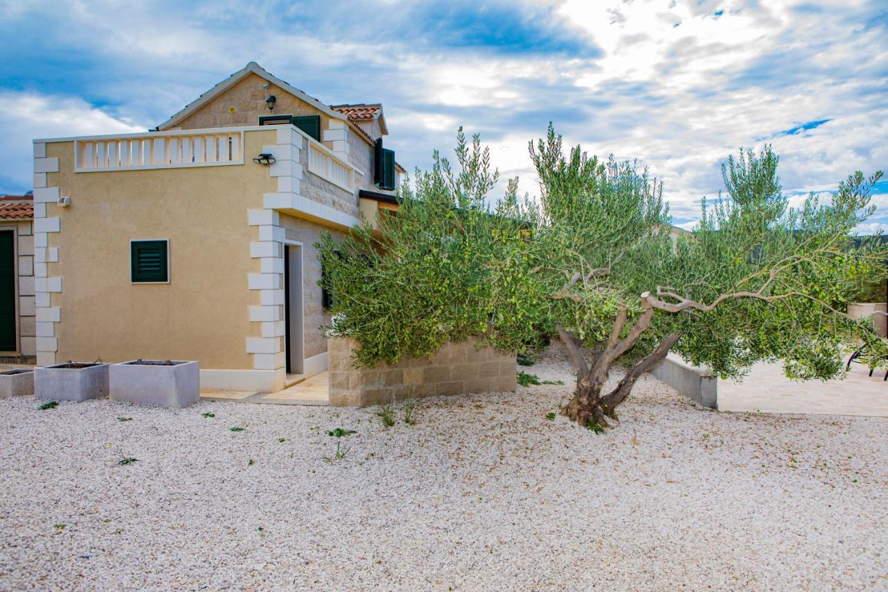 Opg Villa Meri Pucisca Luaran gambar