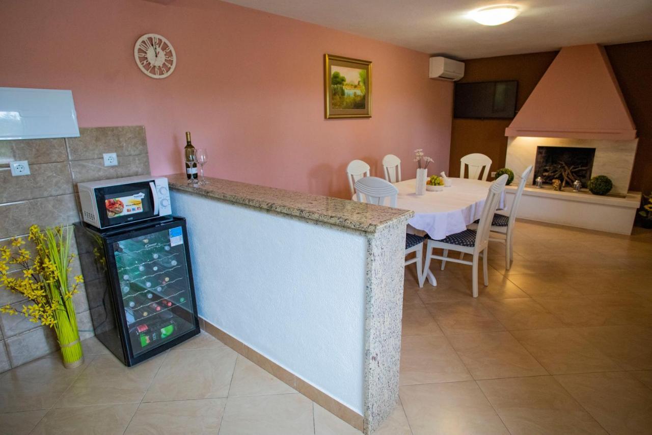 Opg Villa Meri Pucisca Luaran gambar